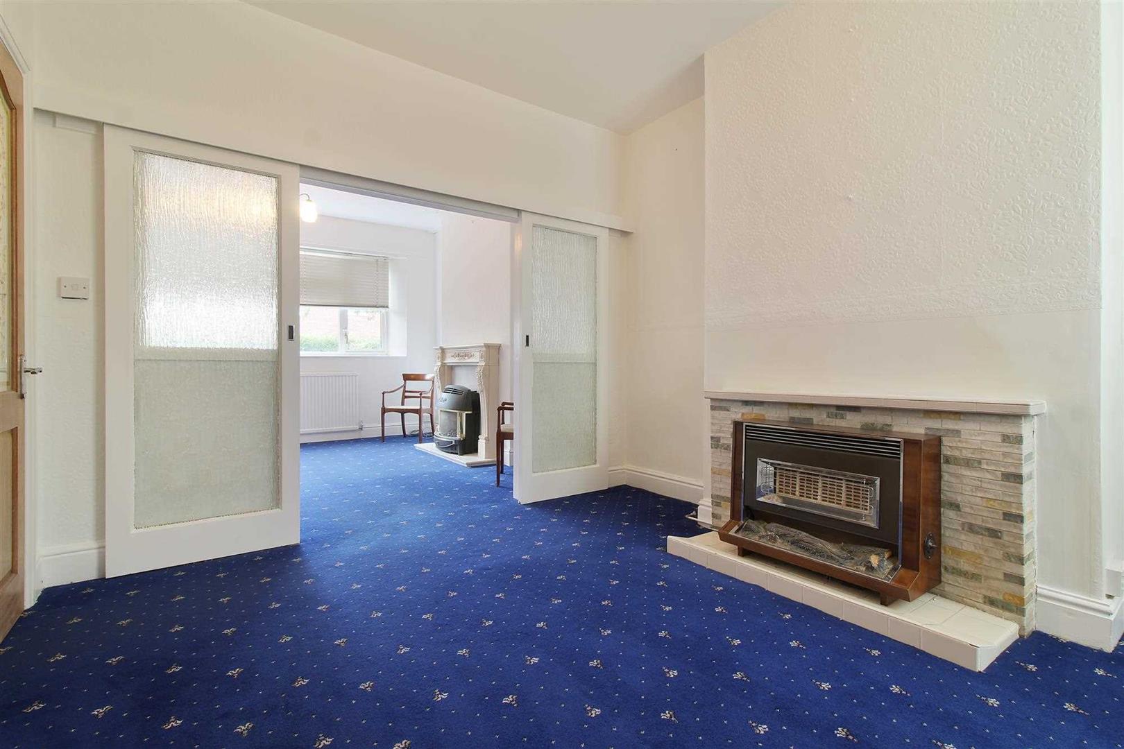 4 bed property in Fairfield Road, Chesterfield